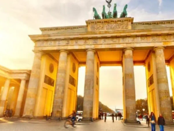 Warnemuende Shore Excursion: Private Berlin Tour
